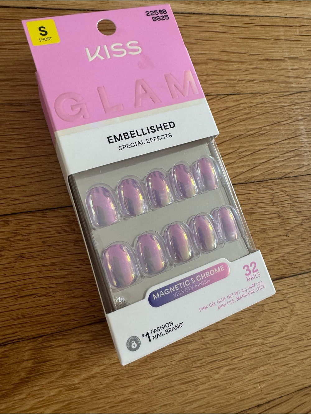Kiss Glam Magnetic & Chrome Velvety Finish Short Iridescent Press On Nails